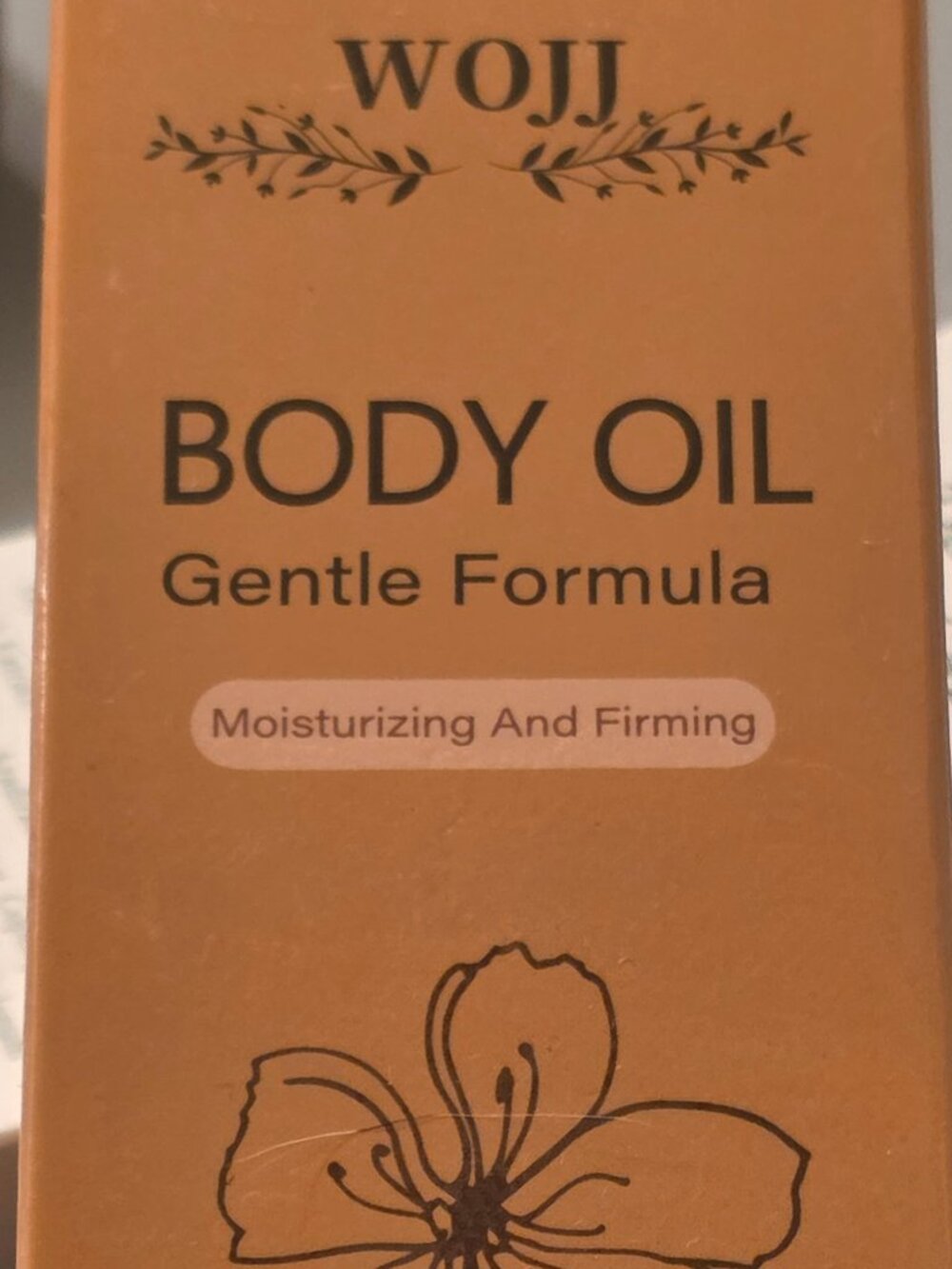 Moisturizing and firming body oil